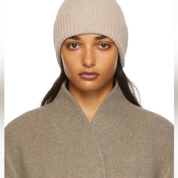 H&M Ribbed Knit Beanie // Womens One Size - Picture 2 of 7